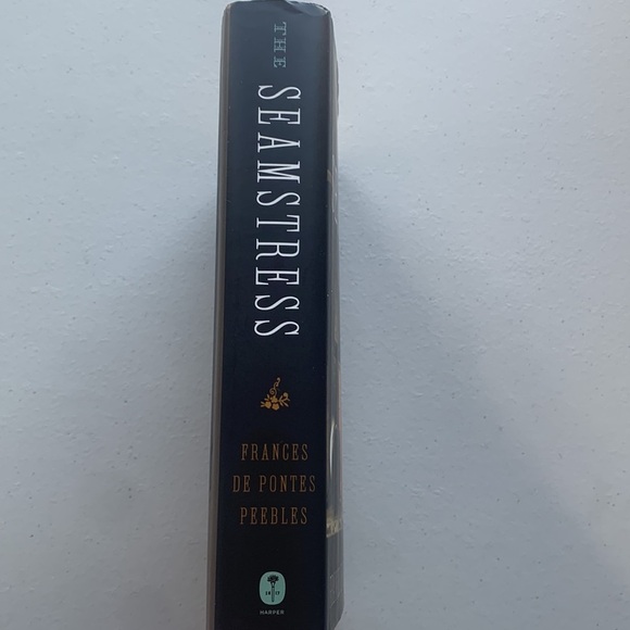 ✨2 for $15✨ The Seamstress Hardcover Book Written By Frances De Pontes Peebles - Picture 2 of 8